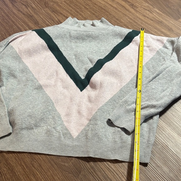 Old Navy XS Gray and Pink Women's Sweater - Picture 3 of 6